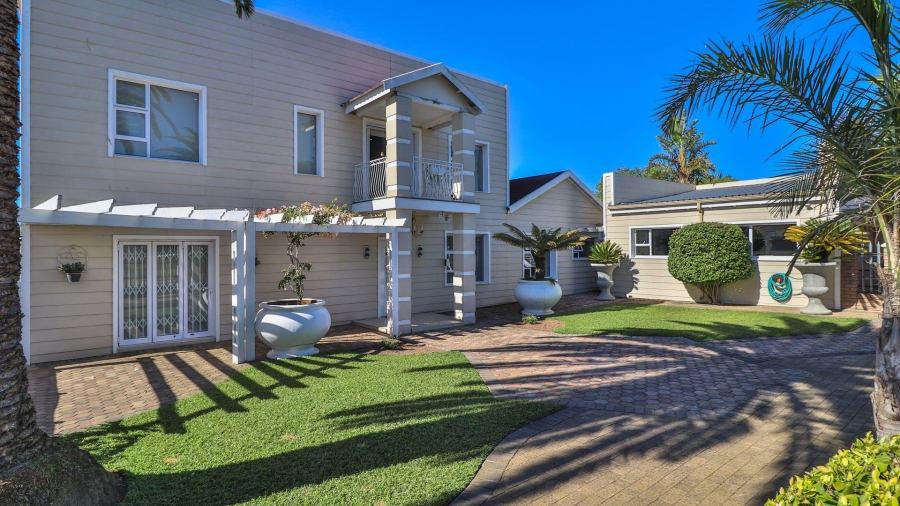 6 Bedroom Property for Sale in Heiderand Western Cape